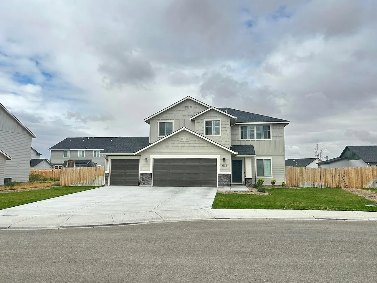 1635 Southwest Accipiter Place